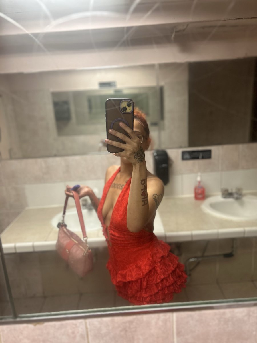 RoyaBpd's tweet photo. 😍🥀 https://t.co/Utya6kAs2I