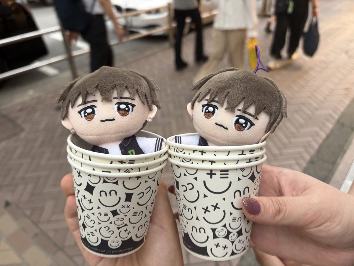 CorocoronMa's tweet photo. 乾杯楽しすぎた！
たろがいないけど行こうかどうしようか迷ってて整番取ったけど前日までどうしようか迷おうと思ってたんだけどたろが来れることになって今日にして本当に良かった😭✨️トーク会も入れるかギリギリの整番だったけど入ることが出来ましたー🥰
行ってよかった！！！ https://t.co/bjohhWxmfQ