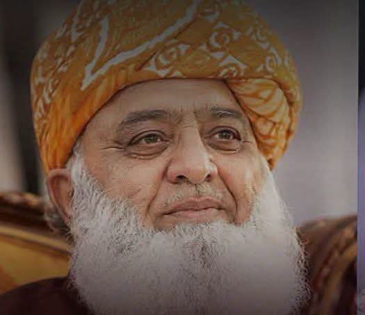 SamiSwati_'s tweet photo. ہماری جماعت نے ہمیں کردار، برداشت اور اخلاق کا سبق دیا ہے۔ اسی لیے مخالفین کی زبان خواہ کتنی ہی تلخ ہو، ہمارا جواب دلیل، شائستگی اور سچ ہوگا۔ یہی فرق ہے جو نظریاتی کارکن اور پروپیگنڈا کرنے والوں کے درمیان ہمیشہ نمایاں رہتا ہے۔ آئیے آج بھی متحد ہوکر اپنے قائد کے بیانیے کی آواز بنیں۔

#لبیک_مولانا
#مہنگائی_کا_حساب_دو
#نا_اہل_حکمران
#مولانا_کے_سنگ
#ابابیلوں_کا_شکریہ