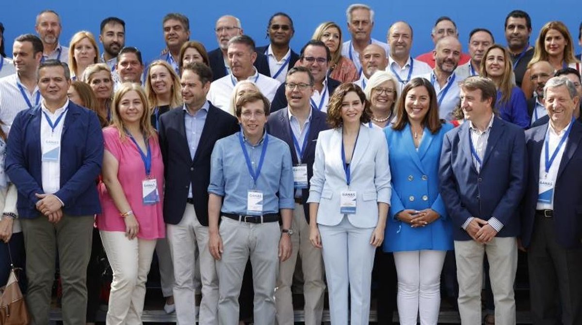 alvar_marquez's tweet photo. Ellos causan las desgracias con sus bajadas de impuestos a los ricos, y el resto del país tenemos que pagar sus golfadas. https://t.co/rXF0lZ6H5X