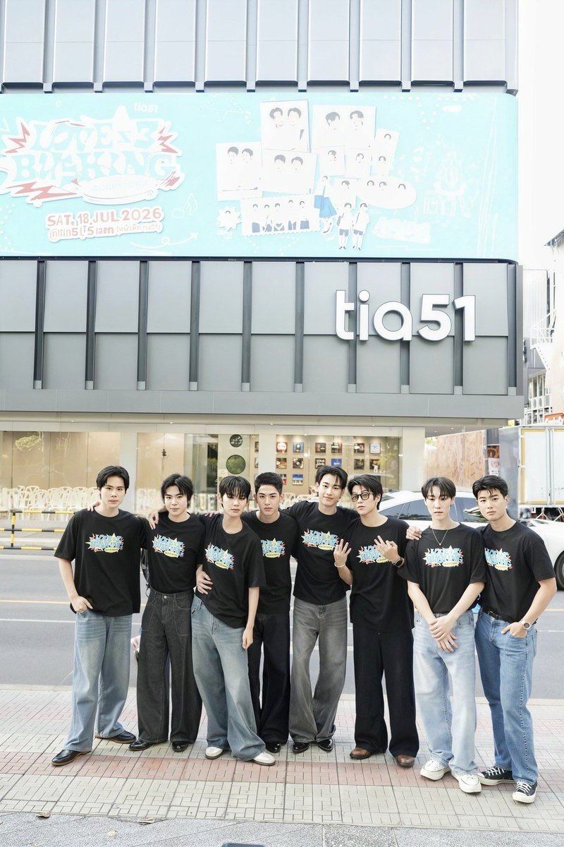 startalkent's tweet photo. TIA51 จัด “BUSKING ORIENTATION  l LOVEx3 หลักสูตร(รัก)ภาคบังคับ” แท็กทีม iQIYI และ ช่อง9 พร้อมเปิดตัว MVคำตอบ บนจอ LED กลางสยาม

#LOVEx3_Busking1 
#BuskingLOVEx3
#LOVEx3 
#tia51
#ช่อง9กด30 #iQIYI

       นี่แค่อุ่นเครื่องก็ทำเอาสยามแทบแตก “TIA51” จัดกิจกรรม “BUSKING ORIENTATION  l LOVEx3 หลักสูตร(รัก)ภาคบังคับ” กลางสยามสแควร์ พร้อมแท็กทีมผู้ใหญ่ใจดีอย่าง iQIYI และ ช่อง9กด30 ที่จัดกิจกรรมให้แฟนๆผู้โชคดีได้เข้าร่วมกิจกรรมกว่า 300 คน งานนี้ TIA51 จัดโชว์มาแบบจัดเต็มให้สมกับเป็นค่ายของวัยรุ่น Gen Z ในยุคนี้

เริ่มต้นกิจกรรมด้วยน้องจาก TIA MUSIC นำโดย ฟอร์ด(นักร้องนำ) ซัน(กีต้าร์) แซน(กลอง) ปลาเก๋า(กีต้าร์) คอปเตอร์มิน(เบส) และโทบี้(คีย์บอร์ด) ที่เป็นการอุ่นเครื่องบรรยากาศของงาน  โชว์ที่ 2 จาก 3หนุ่มเมนแด๊นซ์ ที่ทำเอาเวทีแทบลุกเป็นไฟ กับโชว์ Baddie Dance ของ กฤษฎิ์ ดีดี ฟอร์ด ด้วยสเต๊ปและท่าเต้นสุดเซ็กซี่ เรียกเสียงกรี๊ดจากแฟนๆได้ตลอดทั้งการแสดง ต่อด้วยโชว์สุดพิเศษจาก 8 จากซีรีส์ LOVEx3 หลักสูตร(รัก)ภาคบังคับ  เริ่มจากคู่ “กฤษฎิ์-ภพ” ที่มากับโชว์เพลง “ดอกไม้ไฟ” เป็นเพลงโปรดคู่นี้เลยกว่าได้งานนี้หนุ่มกฤษฎิ์จัดเสิร์ฟโมเมนต์น่ารักหวานๆสไตล์คนซึนให้ได้แฟนๆได้ชื่นใจไปตามๆกัน ต่อด้วยโชว์จาก “เอ็นเจ-โชค” ที่งานนี้บอกได้ว่ามีน้ำตาไปตามๆกัน เมื่อหนุ่มเอ็นเจขอพูดความในใจที่อยากมอบให้กับพี่ชายพาร์ทเนอร์อย่างพี่โชค ก่อนจะโชว์เพลง “คำตอบ” ที่เรียกได้ว่าเป็นโชว์ที่มีทั้งรอยยิ้มและน้ำตา และต่อด้วยโชว์ที่แฟนๆต่างยกให้ว่านี้คือโชว์ของคู่ที่คลั่งรักที่สุดใน TIA51 กับ “เปา-ต้นกล้า” ที่มาพร้อมเพลง “อู้บ่จ้าง” ที่ต้องยกให้ว่าเป็นคู่ที่เซอร์ไพรส์ทุกคนได้มากที่สุด งานนี้หนุ่มเปาลงทุ่มจัดเสื้อสกรีน “ติดจอง ผม=คิว0” ทำเอาแฟนๆกรี๊ดสนั่นทั้งงาน ส่วนต้นกล้าก็ไม่แพ้กันเตรียมผลไม้มาป้อนเพิ่มดีกรีหวานร้อยให้ทุกคนได้อิจฉา และคู่สุดท้ายกับ “โฟค-พีค” ที่มาด้วยเพลง “ชอบก็จีบ” ที่มาพร้อมความสดใสน่ารักกับท่าเต้นน่ารักที่ทำเอาแฟนต่างต้องเทใจให้คู่นี้ แม้ว่าทั้งคู่จะมีอาการป่วยแต่ก็เต็มที่กับการแสดง ต้องปรบมือให้สปิริตของคู่นี้จริงๆ จากนั้นเป็นกิจกรรมการพูดคุยกับเหล่านักแสดง และร่วมเล่นกิจกรรมแจกของรางวัลให้กับผู้เข้าร่วมกิจกรรมภายในงาน ก่อนจะที่เหล่านักแสดงในซีรีส์จะร่วมกันร้องเพลง “Multiply My Love” 

ปิดท้ายด้วยการรับชม MV “คำตอบ” เพลงประกอบซีรีส์ “LOVEx3 หลักสูตร(รัก)ภาคบังคับ” พร้อมกันครั้งแรกกับแฟนๆบนจอ LED ของตึก TIA51 กลางสยามสแควร์ กับนักแสดงทั้งหมดของเรื่อง ตลอดการรับชมสามารถเรียกเสียงกรี๊ดจากแฟนๆ ทันทีที่จบลงก็ได้รับเสียงปรบมือจากทุกคนที่มาร่วมในงาน และทุกคนต่างพูดเป็นเสียงเดียวกันว่าจะต้องเป็นซีรีส์ที่ทำให้ทุกคนมีความสุขได้อย่างแน่นอน

สามารถติดตามชมซีรีส์ LOVEx3 หลักสูตร(รัก)ภาคบังคับ ได้ทุกวันอาทิตย์ เวลา22.30น. ทางช่อง9 กด30 และ UNCUT VERSION เวลา22.30น. ทาง iQIYI และ https://t.co/YJODebFIAR ที่เดียวเท่านั้น เริ่มตอนแรก 16  สิงหาคมนี้