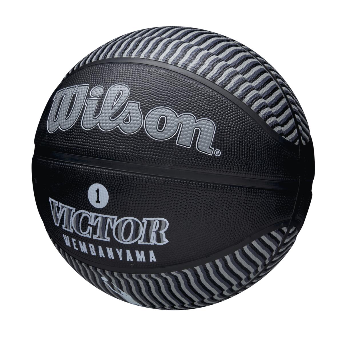 Micromania_Fr's tweet photo. Voici quelques photos du ballon ! Attention, ce bonus sera proposé en quantité limitée ! https://t.co/zbkGxypTel