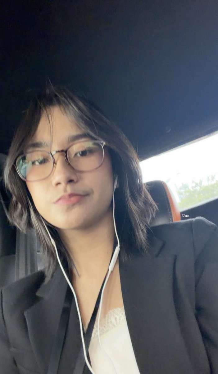 shehatesmaja's tweet photo. biar ape? biar samaan sama bu bos @Freya_JKT48 https://t.co/DmtzD1cNMS
