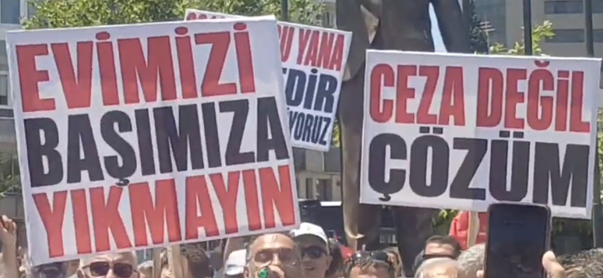 nuran026's tweet photo. @Sibel77xx Adaletsiz,farklı uygulamalar var!2018den beri geçerli YAPI KAYIT BELGESİne rağmen ceza/idare/istinaf mahkemelerinin ve belediyenin mağdur ettikleri var!Aynı mahallede bir vatandaşın imar affından yararlanıp diğerinin mağdur olması sosyal adaletle bağdaşmaz
#YapıKayıtMeclise https://t.co/zOwPxrVEB8