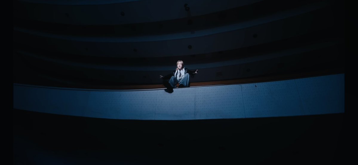 Unapy20710's tweet photo. 「抗ったってFalling for you falling for you ♪」のロイちゃまの歌い方めちゃくちゃ好きなんですが🩷
兄が登れない高い場所から…😅

後半の盛り上がりは大夢くんの真骨頂！耳が幸せすぎる🩷

#ROIROM_GHOSTHOUSE 

https://t.co/Nb8meFM03b @YouTube https://t.co/Kg15y9FWx5