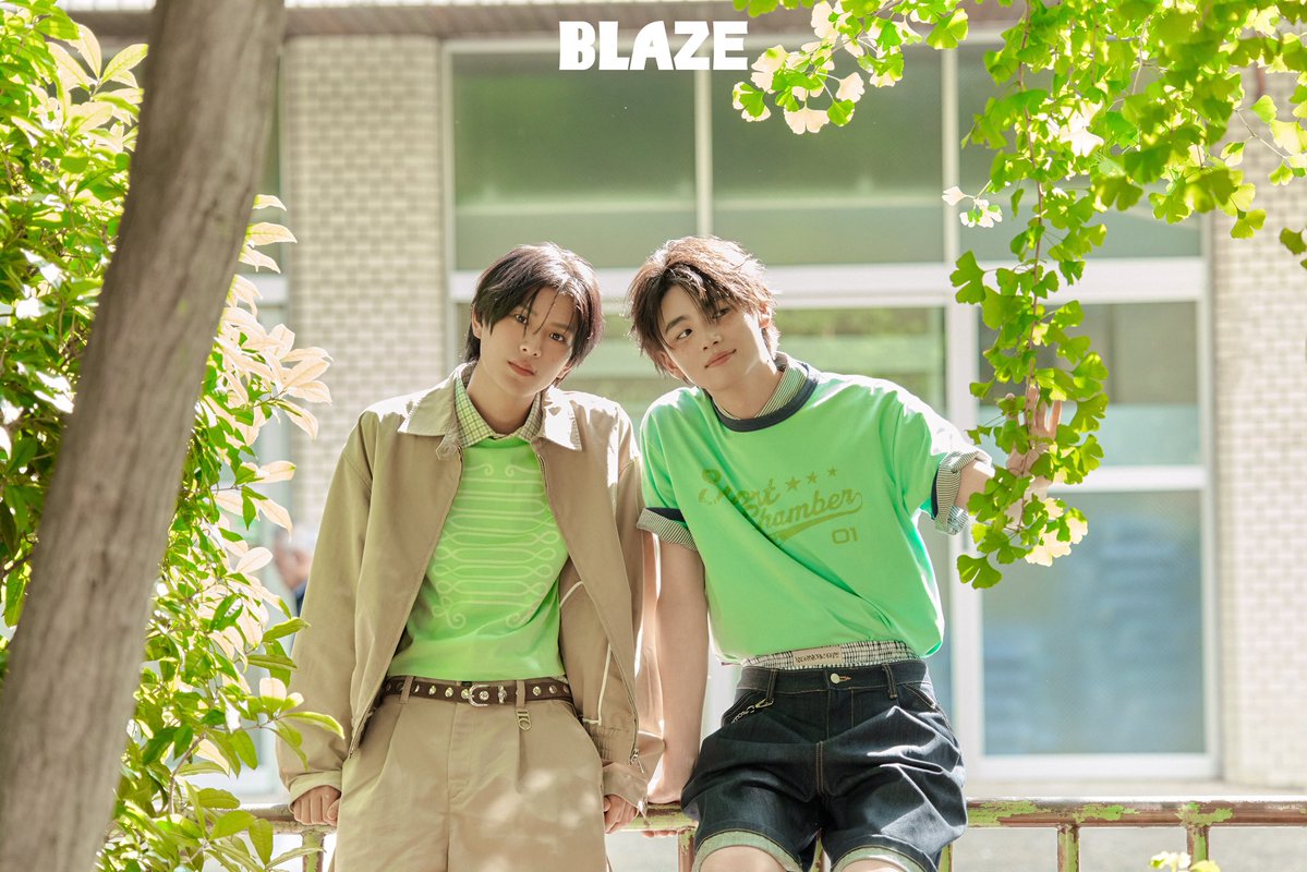 blazeprojectmag's tweet photo. 「BLAZE」7月号増刊表紙【予告】｜
#井内悠陽 #阿久根温世

✰*  ੈ✩‧₊ ✰˚*  ੈ✩‧₊ ✰’‘ ˚*  ੈ✩‧₊✰*

近づくことができない。
この心の熱が、
君の指先を焼いてしまいそうで。

離れることもできない。
君の澄んだ瞳と白い歯が、
ただの幻だったのだと、
君に思わせてしまいそうで。

銀河は今も流れている。
君の瞳と、
私とのあいだを。

✰*  ੈ✩‧₊ ✰˚*  ੈ✩‧₊ ✰’‘ ˚*  ੈ✩‧₊✰*

@haruhi_iuchi712
@ICEx_official
#blaze_your_day