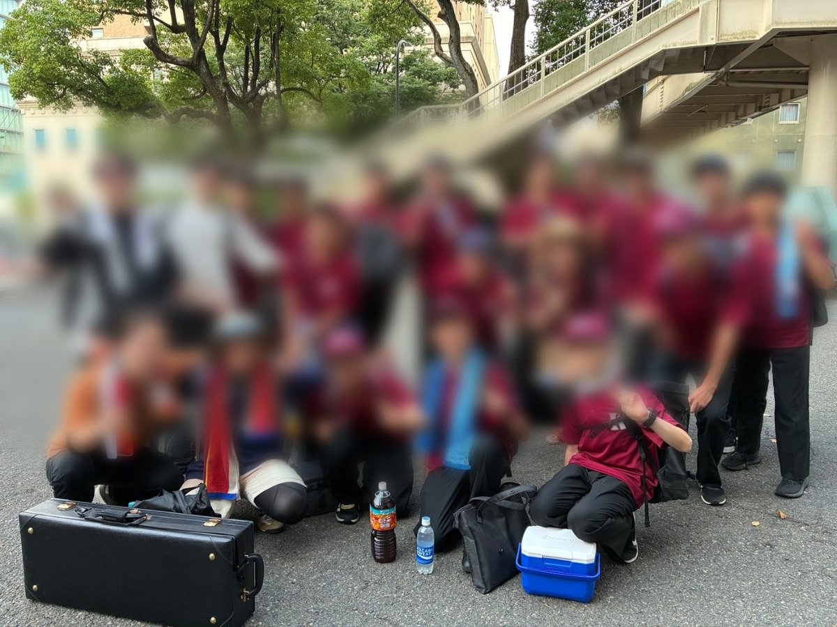 kgmckoho's tweet photo. 本日の桐光戦は5-10で負けてしまいました。
野球部の皆様、本当にお疲れ様でした。
明日コンクールがあるので、メンバーは行けず、代わりに多くのOBと鎌学生が来てくれました。

決勝に進めなかったことは言葉では言い表せないほど悔しいですが、ここまでアツい夏を魅せてくれて感謝しかありません。 https://t.co/Y5OAl6Teub