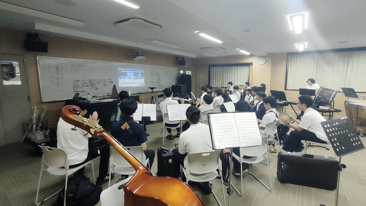 kgmckoho's tweet photo. 本日の桐光戦は5-10で負けてしまいました。
野球部の皆様、本当にお疲れ様でした。
明日コンクールがあるので、メンバーは行けず、代わりに多くのOBと鎌学生が来てくれました。

決勝に進めなかったことは言葉では言い表せないほど悔しいですが、ここまでアツい夏を魅せてくれて感謝しかありません。 https://t.co/Y5OAl6Teub