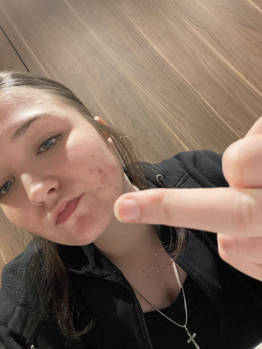 veecnvssy's tweet photo. not so fashionably late as always, been feeling not myself lately so iβve been staying off of twitter, love you guys! π€
#jamieselcaday #butadaylater https://t.co/ve4fYFumLq