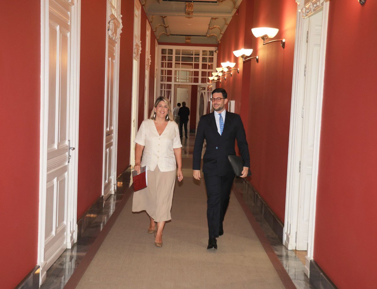 NoeliaArroyoHer's tweet photo. Más vivienda asequible, impuestos congelados y el doble de ayudas por nacimiento son algunas de las medidas que pondremos en marcha el próximo 2027. 

Durante el Debate sobre el Estado del Municipio hemos demostrado que #Cartagena funciona y sigue creciendo día a día.

🔗 https://t.co/PL6L7Vpqjz