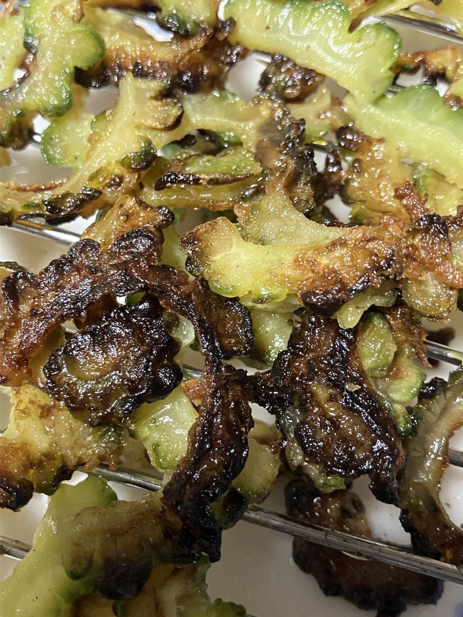 ameteria11's tweet photo. 推しの枠でゴーヤ食っとります https://t.co/CUsNoeVizc