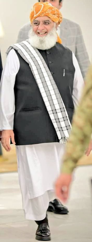 UmarSindhi16's tweet photo. تجھ سے لفظوں کا نہیں روح کا رشتہ ہے۔۔۔۔

اے قائد

تو میرے سانسوں میں تحلیل ہے خوشبو کی طرح ۔۔۔۔
#لبیک_مولانا
#مہنگائی_کا_حساب_دو
#نا_اہل_حکمران
#مولانا_کے_سنگ
#ابابیلوں_کا_شکریہ https://t.co/pPOhL9GMuV