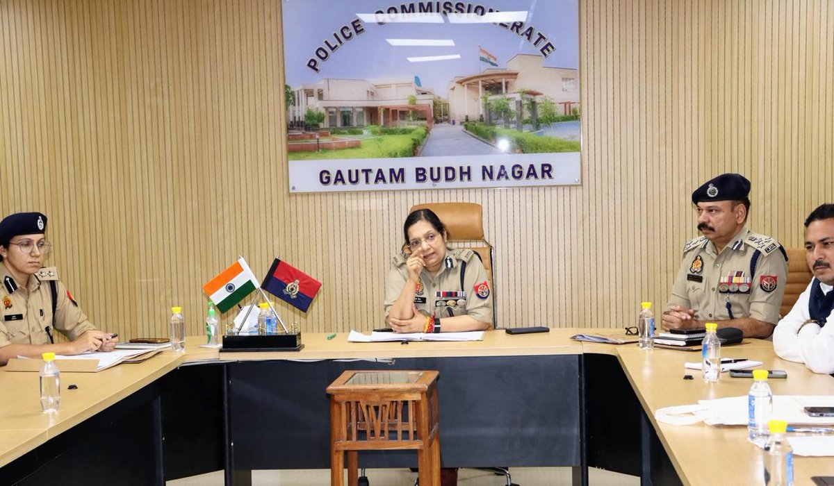 noidapolice's tweet photo. .@CP_Noida के निर्देशन में कमिश्नरेट गौतमबुद्धनगर में संचालित #OPERATION_INVICTUS / #ऑपरेशन_अपराजेय के अंतर्गत Special Need बच्चों के नैसर्गिक हितों एवं अधिकारों की प्रभावी सुरक्षा सुनिश्चित करने हेतु पुलिस आयुक्त कार्यालय में महत्वपूर्ण गोष्ठी आयोजित की गई।

@CP_Noida द्वारा गोष्ठी में Autism एवं Intellectual Disability (बौद्धिक दिव्यांगता) से संबंधित बच्चों के अधिकारों, शीघ्र पहचान एवं प्रमाणन, शिक्षा, पुनर्वास, सरकारी योजनाओं की उपलब्धता, अभिभावक सहयोग, विभागीय समन्वय तथा सामुदायिक सहभागिता के माध्यम से उनकी सुरक्षा एवं समावेशी विकास को सुदृढ़ बनाने पर विस्तृत विचार-विमर्श किया गया। साथ ही, ऐसे प्रकरणों में संवेदनशील, समन्वित एवं प्रभावी पुलिस कार्यवाही की रणनीति पर भी चर्चा की गई।  

इस दौरान @jtcpnoida , @DCPWomenSafety व अपर मुख्य चिकित्साधिकारी, जिला बेसिक शिक्षा अधिकारी, जिला दिव्यांगजन सशक्तिकरण अधिकारी, NIEPID (National Institute for the empowerment of persons with intellectual disabilities) व विभिन्न गैर-सरकारी संगठन उपस्थित रहे।  

प्रत्येक Special Need बच्चों की सुरक्षा, सम्मान एवं अधिकारों की रक्षा हमारी सर्वोच्च प्राथमिकता है। 
#AutismAwareness 
#OPERATION_INVICTUS #ऑपरेशन_अपराजेय #NoidaPolice