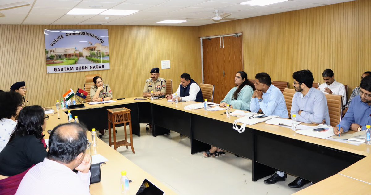 noidapolice's tweet photo. .@CP_Noida के निर्देशन में कमिश्नरेट गौतमबुद्धनगर में संचालित #OPERATION_INVICTUS / #ऑपरेशन_अपराजेय के अंतर्गत Special Need बच्चों के नैसर्गिक हितों एवं अधिकारों की प्रभावी सुरक्षा सुनिश्चित करने हेतु पुलिस आयुक्त कार्यालय में महत्वपूर्ण गोष्ठी आयोजित की गई।

@CP_Noida द्वारा गोष्ठी में Autism एवं Intellectual Disability (बौद्धिक दिव्यांगता) से संबंधित बच्चों के अधिकारों, शीघ्र पहचान एवं प्रमाणन, शिक्षा, पुनर्वास, सरकारी योजनाओं की उपलब्धता, अभिभावक सहयोग, विभागीय समन्वय तथा सामुदायिक सहभागिता के माध्यम से उनकी सुरक्षा एवं समावेशी विकास को सुदृढ़ बनाने पर विस्तृत विचार-विमर्श किया गया। साथ ही, ऐसे प्रकरणों में संवेदनशील, समन्वित एवं प्रभावी पुलिस कार्यवाही की रणनीति पर भी चर्चा की गई।  

इस दौरान @jtcpnoida , @DCPWomenSafety व अपर मुख्य चिकित्साधिकारी, जिला बेसिक शिक्षा अधिकारी, जिला दिव्यांगजन सशक्तिकरण अधिकारी, NIEPID (National Institute for the empowerment of persons with intellectual disabilities) व विभिन्न गैर-सरकारी संगठन उपस्थित रहे।  

प्रत्येक Special Need बच्चों की सुरक्षा, सम्मान एवं अधिकारों की रक्षा हमारी सर्वोच्च प्राथमिकता है। 
#AutismAwareness 
#OPERATION_INVICTUS #ऑपरेशन_अपराजेय #NoidaPolice