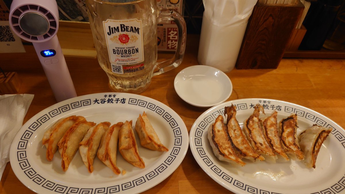 ui_don_1009's tweet photo. 仲良しさんが働いてるお店に来たよ🍺🥟🥟
さすが金曜日でめっちゃ忙しそう💦 https://t.co/Vc2VbePj7B