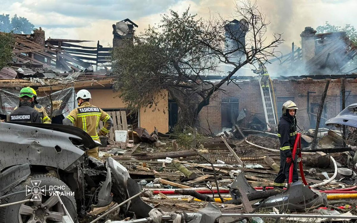 InfoResist's tweet photo. Унаслідок удару по військовій виставці на Київщині загинуло 6 людей https://t.co/OeGVSYag1j https://t.co/bdjE1wWezr