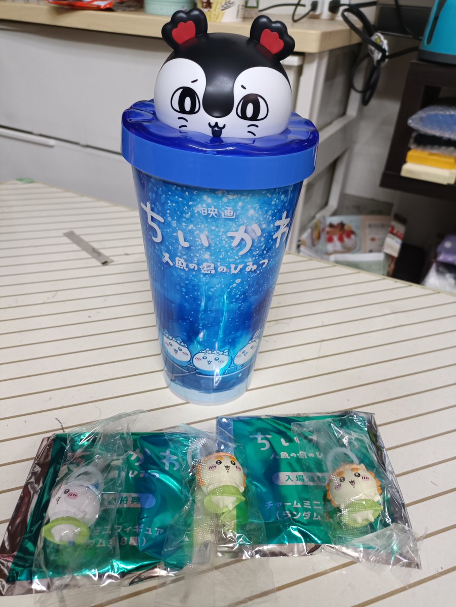 matton_gt's tweet photo. 公開初日朝イチで観てきた！漫画に忠実でとても良かった　ちいかわって大人が観てもなんとも言えない面白さがあるんだよな
映画ちいかわ　人魚の島のひみつ https://t.co/9jY15hhBKN