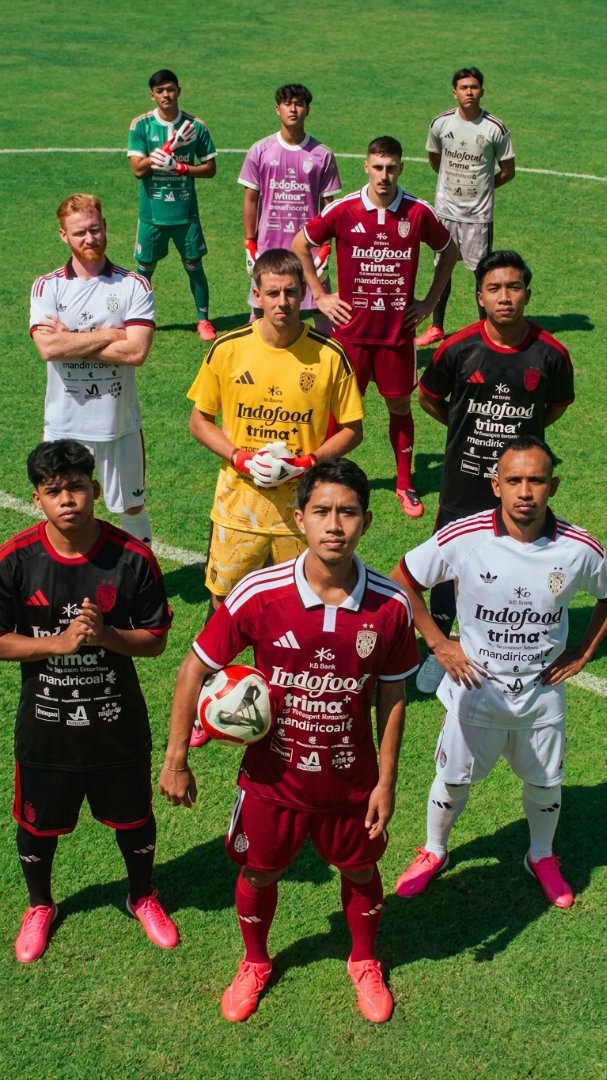 milantesse's tweet photo. 🆕️ Fullset jersey Bali United x Adidas. 

Perpaduan lokal khas Bali dengan signature dari brand besar Adidas jadi satu. 🔴⚪️⚫️

Mana yang bakal masuk ke koleksi kalian?

@Jerseyforum https://t.co/jLHHRkZLUV