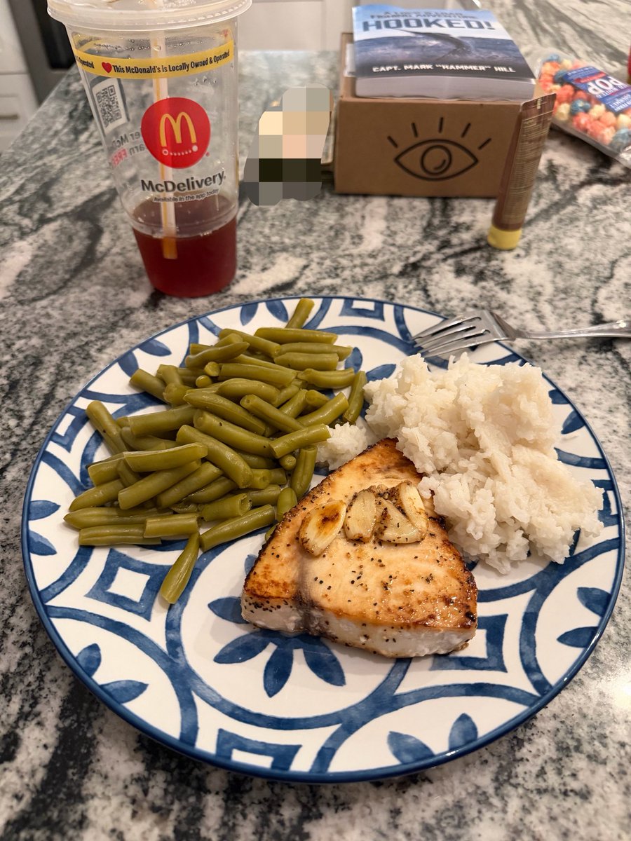 sydietea01's tweet photo. My fat ass had been dreaming of Bojangles all day long, was sitting in the drive thru when @themanjeffdavis called me and said no seed oils in this house
Lemon pepper Swordfish, rice, green beans for dinner #getright https://t.co/WiPWvrr3cr