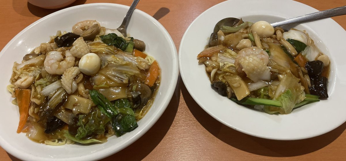 chibatvno's tweet photo. 四季紅
左　五目焼きそば
右　中華丼
餃子盛り合わせ
焼きそば https://t.co/6XnL2HLWmv