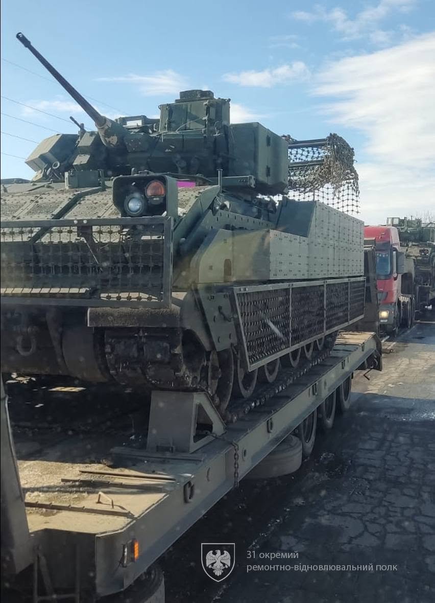 Jeff21461's tweet photo. 🇺🇦🇺🇸 A pair of US-donated M2A2 ODS-SA infantry fighting vehicles being transported by the 31st Repair and Restoration Regiment. https://t.co/LXTzm7Lg6h