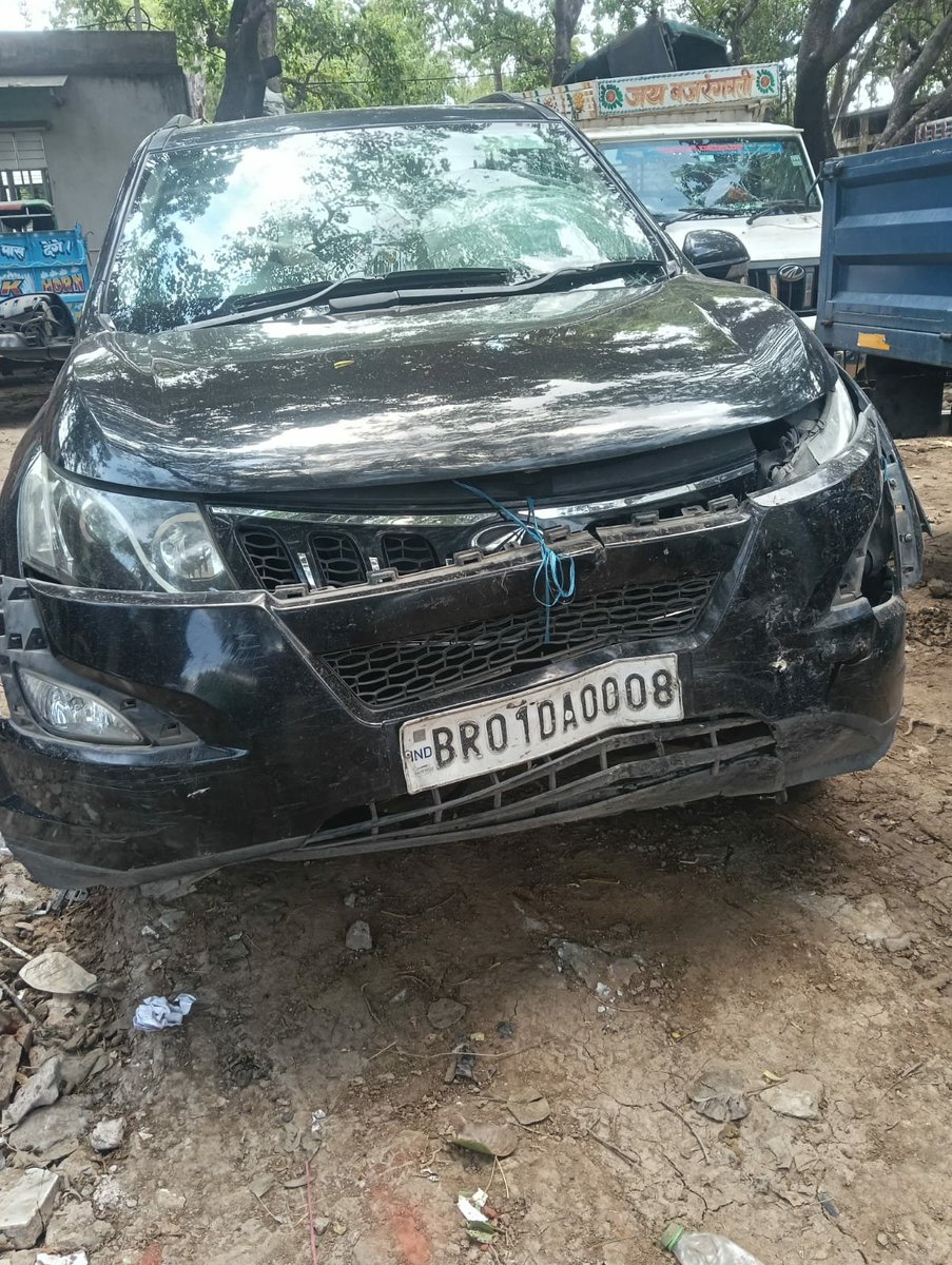RUCHIRRM's tweet photo. @anandmahindra  it cannot be repaired. Shall be salvaged.  Have been using mahindra for the longest time, willing to buy XEV9S, a very high wait time. Please. Help. Not willing to give up on the loyalty. https://t.co/sy9c9dSREg