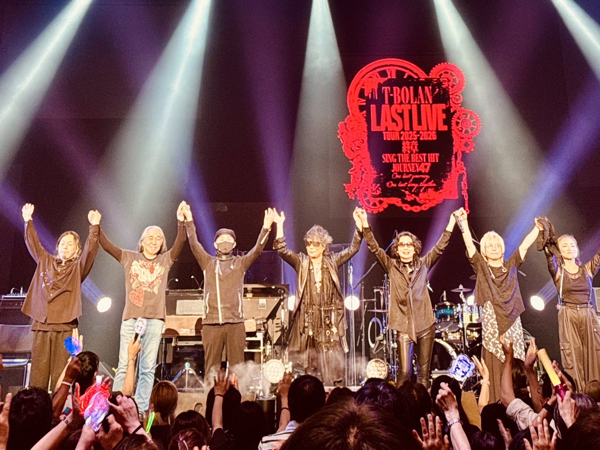 Gomitakashi53's tweet photo. キャベツをひとつ収穫　外は虫がいたけど　中は全然大丈夫でした
大根は　ちょっと抜くのが早かった
戻せないw から　食べますわ
武道館まであと17日

#TBOLAN #electro53 #五味孝氏
#トイプードル #無農薬野菜
#singthebesthitjourny47
#武道館 https://t.co/rBWu779ahQ
