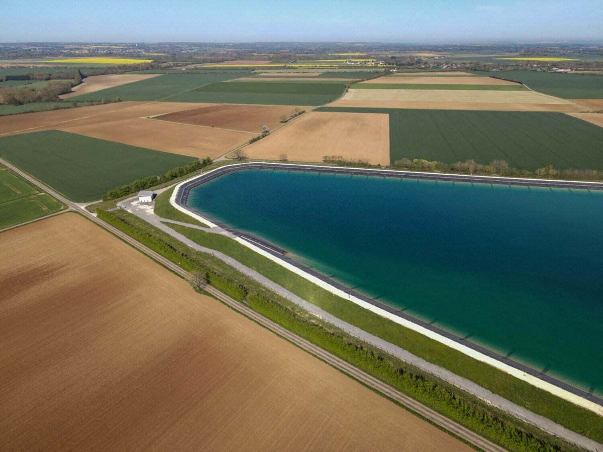 humanite_fr's tweet photo. La justice ordonne le démantèlement de mégabassines : avant le tour de vis de la loi d’urgence agricole, une victoire pour l’environnement 

➡️ https://t.co/OUty6g8RVC https://t.co/ijTDmaOMQ7
