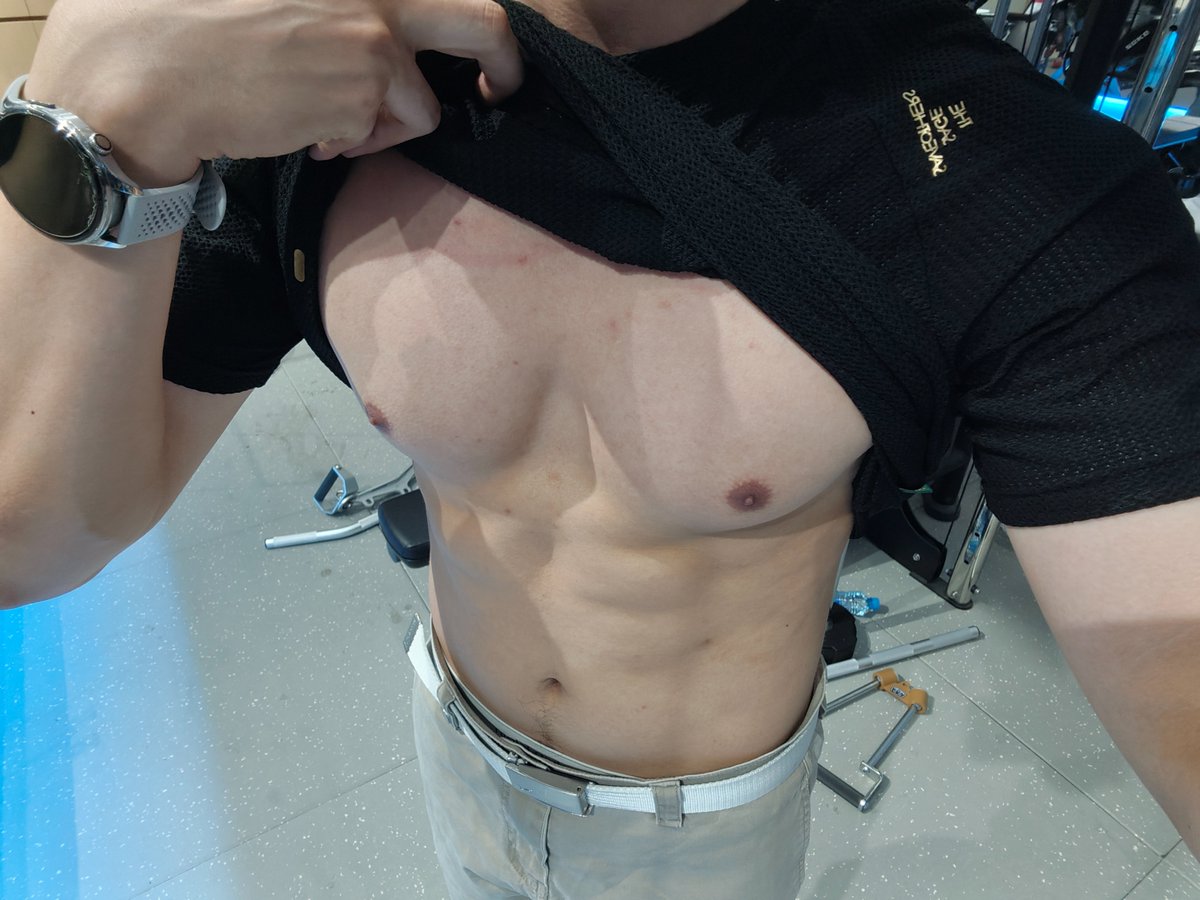 musclexin's tweet photo. 涨奶了 #男妈妈 #男大学生 https://t.co/9k4Pf13AnZ