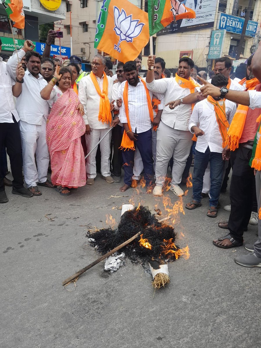 MannilaK's tweet photo. #StandwithModi https://t.co/iiMFMRxE2k