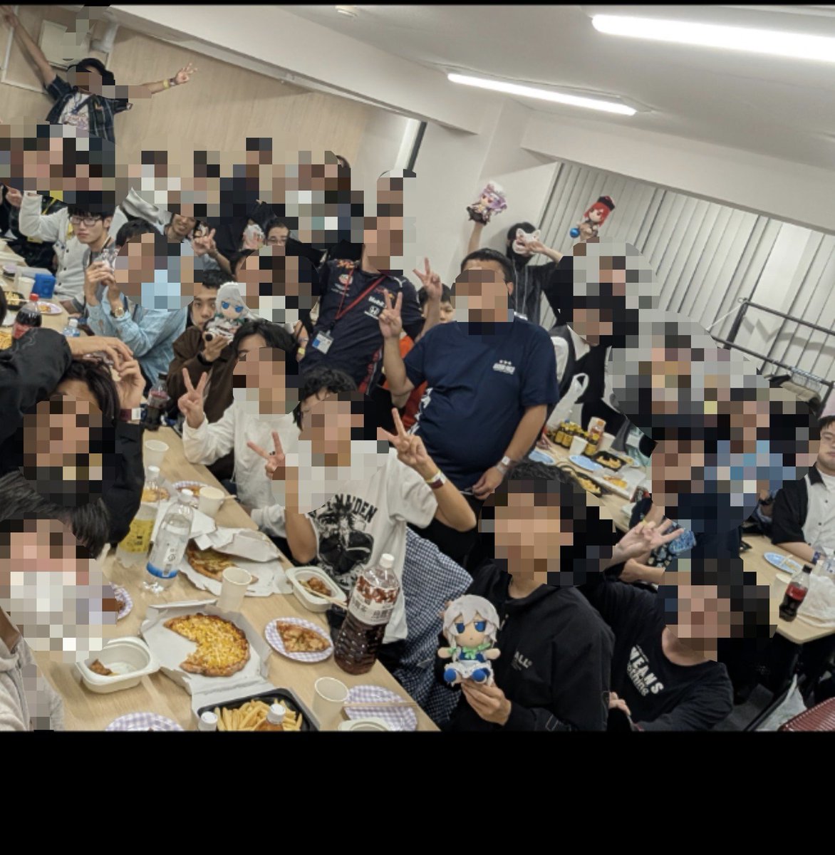 Hakurei_Reina06's tweet photo. 大阪東方交流会の後にアフターで部屋の時間を延長して皆で晩御飯を食べようと考えております！
食事代と部屋代で1人1500円程になりますがいかかでしょうか？
※画像はイメージです(モザイク加工しました) https://t.co/mC02UqaCc5