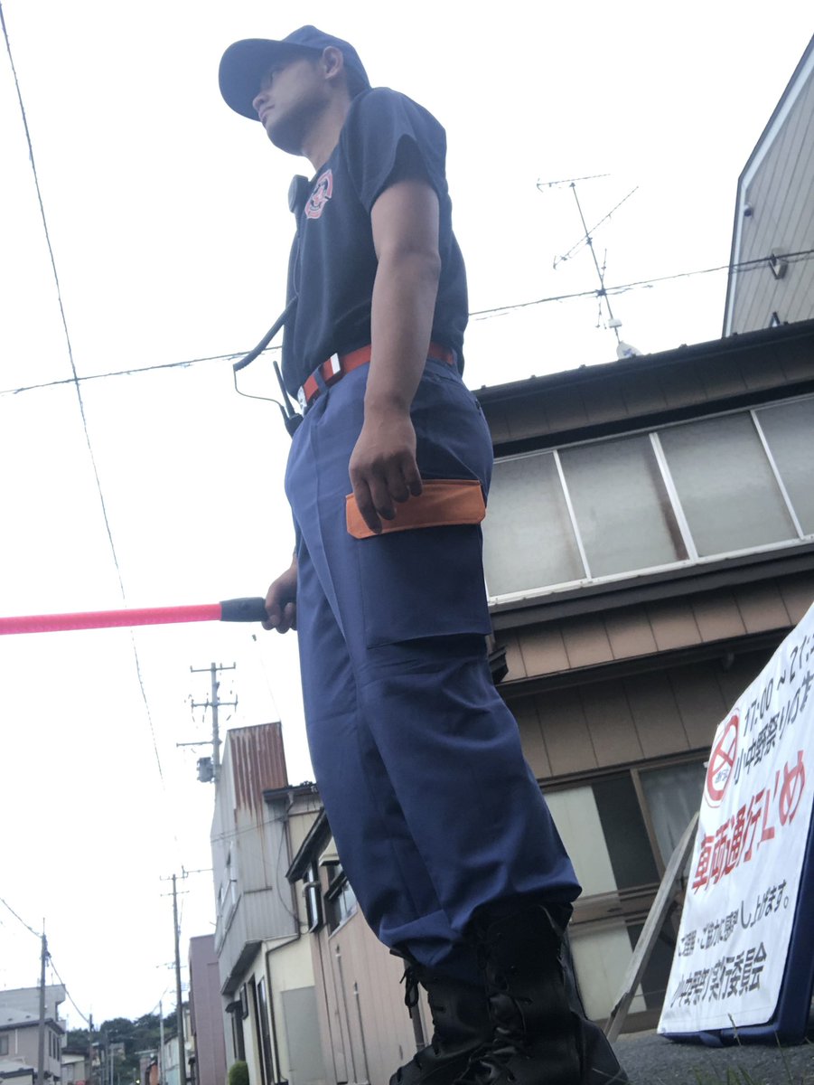 nanbubenarata's tweet photo. 正直に言うと発達障害者と精神障害者として、１箇所に立ち止まることが精神的に苦痛です。

なのに、八戸市の小中野祭りに消防団員として、警備に任せられ、持ち場の誘導と見守りをすることになりました。

せめてカッコつけて、立派な消防団警備出動を見せます。 https://t.co/54JWdSMfLM