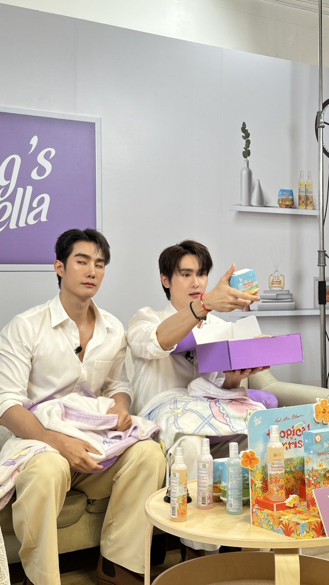 kingstella_th's tweet photo. ใครหอมกว่ากัน บอกหน่อย~~~

🦊🍅FORCEBOOK WITH KINGSTELLA

#KingStellaxForceBookLIVE
#KingStella
#FeelTheBloom https://t.co/y6OUPra6Uh