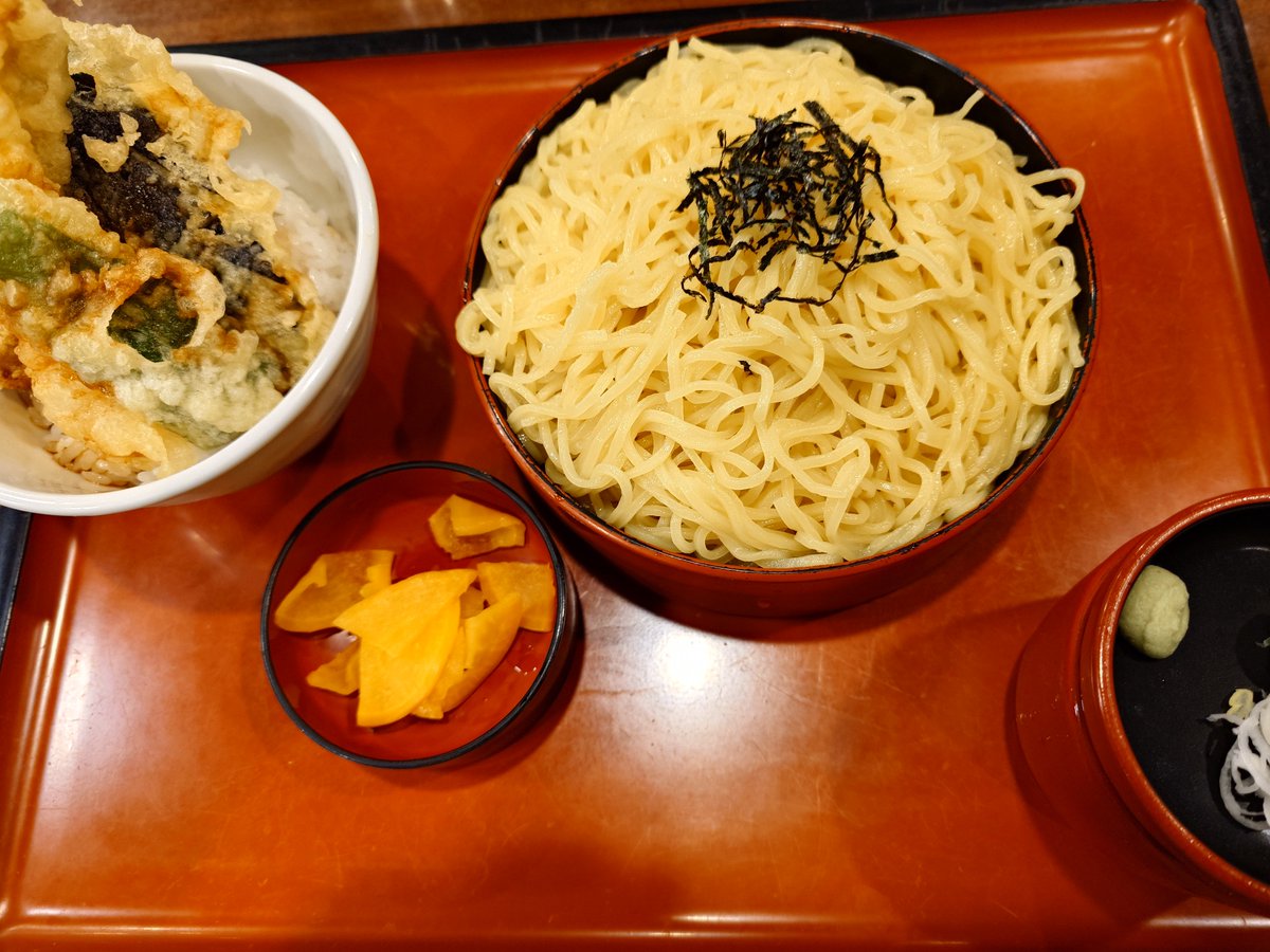 mukiryokn's tweet photo. 今日は、給料日(⁠人⁠ ⁠•͈⁠ᴗ⁠•͈⁠)
なので、外食です(｀･ω･´)ゞ
晩ごはんは、宮古市『まるまつ』にて『中華ざる（大盛り）＆ミニ天丼』です(｀･ω･´)ゞ
明日は病院だよ～… https://t.co/1WBEoyIRf9