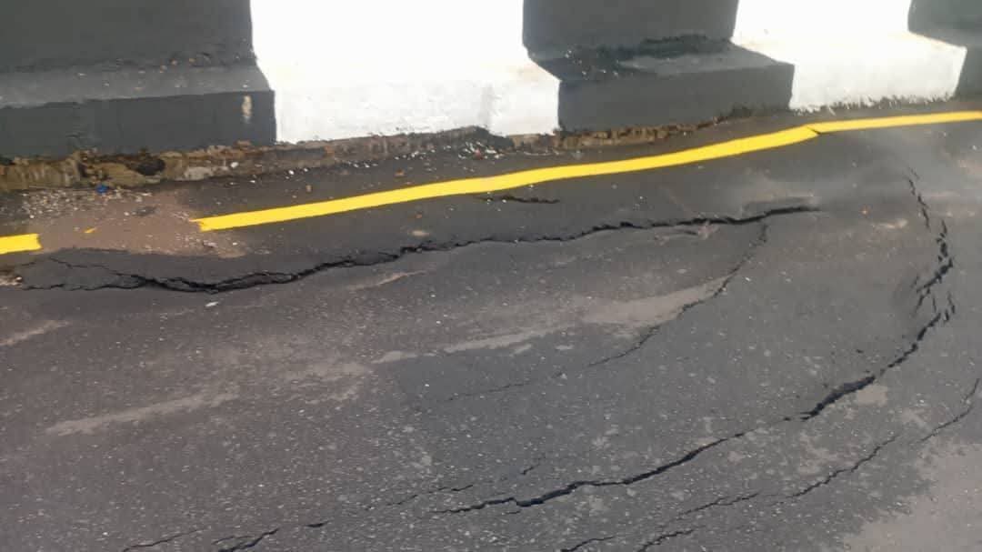 abdullahayofel's tweet photo. Walai Gov Adeleke's incompetence is not hearsay….., see A bridge commissioned last week already has cracks, and it has not even been functional. 

He gave the contract to a fertiliser company. A fertiliser company building a bridge. If this does not tell you who he is, nothing will. On 15/08/26, vote for competence. Vote AMBO.

#BridgeToModernOsun #AmboAtide