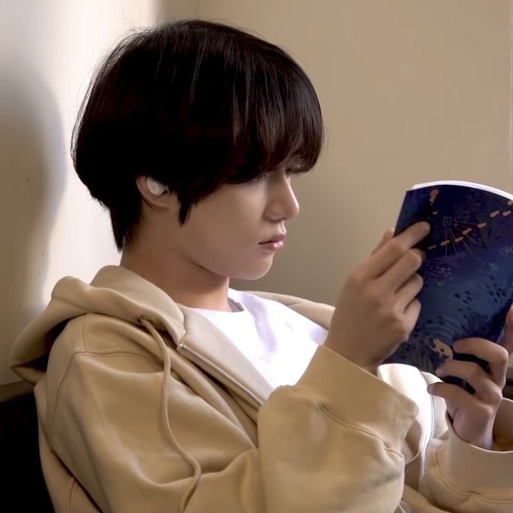 ucanjustbecute's tweet photo. 독서할시간 https://t.co/QAjDKJ1Lkx