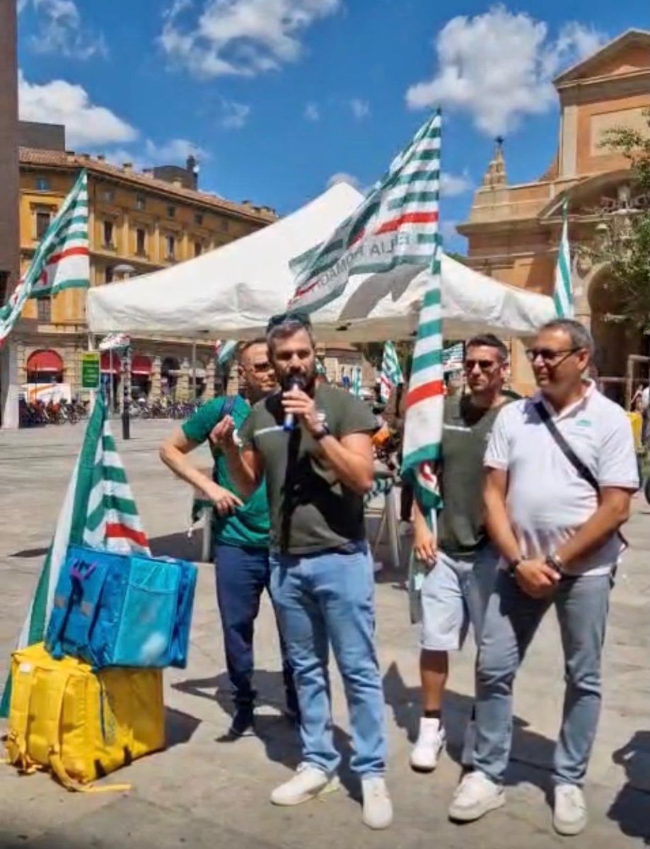 CislNazionale's tweet photo. #DanielaFumarola: «La #CISL è al fianco della @FelsaCisl e di tutti i rider che oggi manifestano in piazza a Bologna e a Lecce.
È ora di superare il cottimo con compensi equi, tutele vere contro il meteo estremo e più sicurezza nelle città. Il Ministero del Lavoro convochi subito il tavolo: servono strumenti di indennizzo ad hoc per lo stop alle consegne deciso da Comuni e Regioni. Salute e reddito dei lavoratori non si mettono in alternativa».

#Rider #BastaCottimo #CompensiEqui #SicurezzaSulLavoro #24luglio