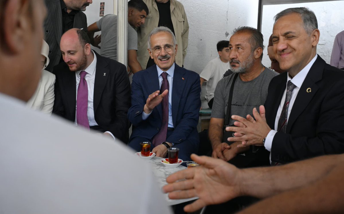 a_uraloglu's tweet photo. Cuma öncesi hemşehrilerimizle aynı muhabbeti, aynı gönül iklimini paylaştık. 🤝

Milletimizle bir araya geldiğimiz her sofrada, her muhabbette öğrenecek yeni bir söz, dinleyecek yeni bir hikâye var. 🤲

Rabbim muhabbetimizi eksik etmesin. 🌿

📍Yalova

#TürkiyeHızlanıyor 🇹🇷 https://t.co/ctCJiwypjr