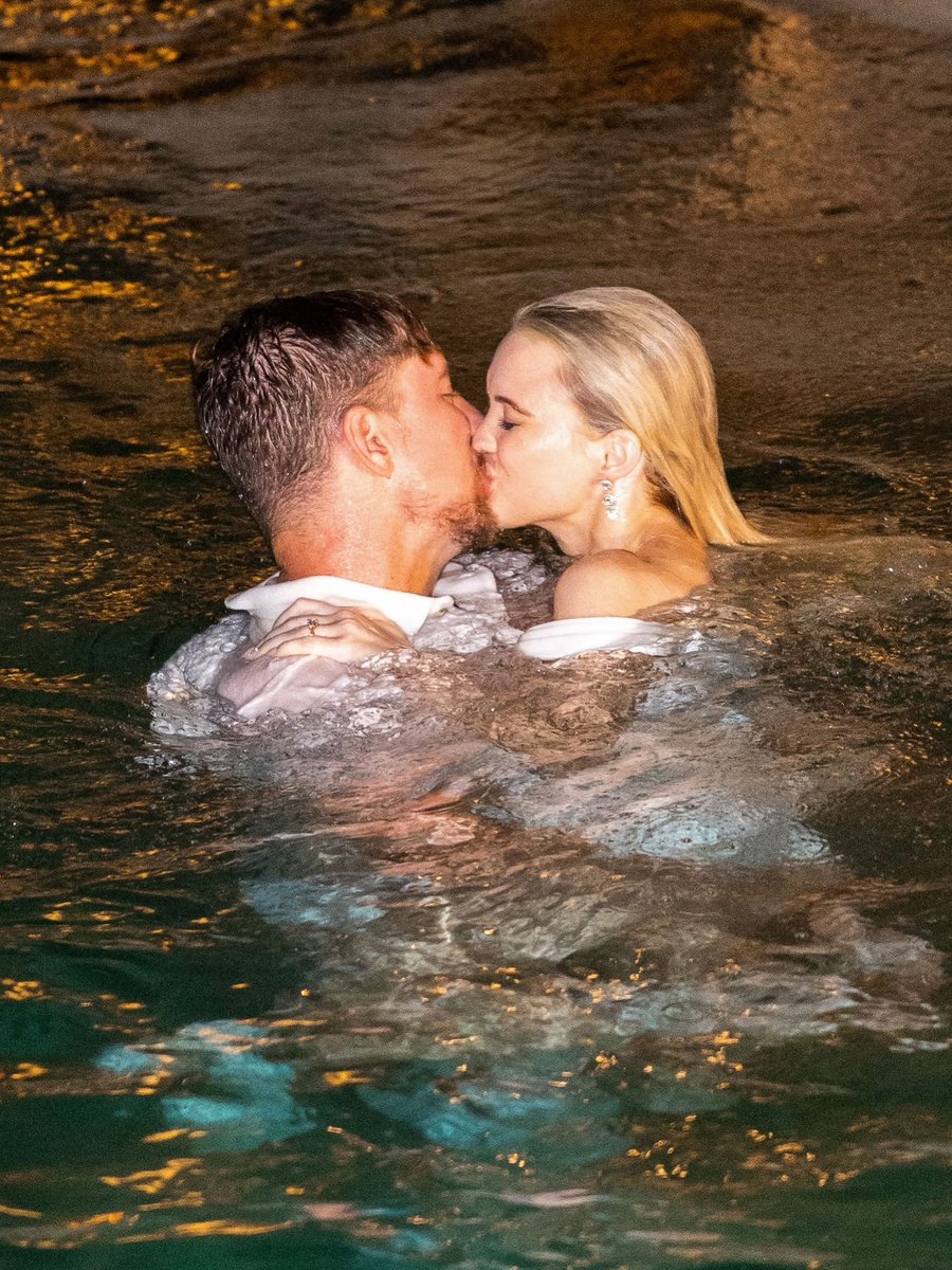 the_fab_app's tweet photo. Some more beautiful photos of MrBeast (Jimmy Donaldson) and Thea Booysen from their Wedding Celebrations!! ♥️💍
#MrBeast #TheaBooysen #JimmyDonaldson #Youtuber #RalphLauren #ChristianWedding #WeddingDay #IntimateWedding #Kiss #BridalGown #WeddingGown #WhiteWedding #CoupleGoals https://t.co/kMOrIHR8DU