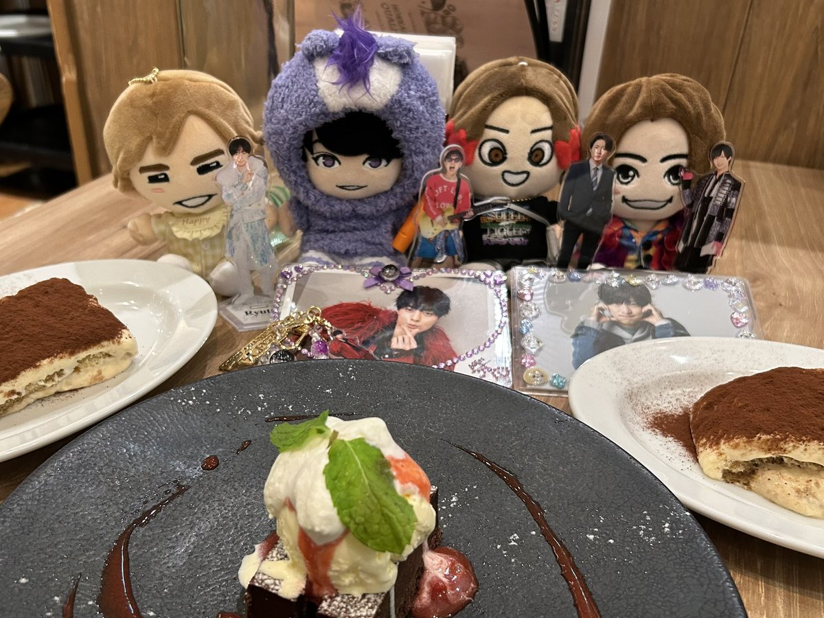 ayk_0303's tweet photo. 会社の仲良かった後輩の転職先が、友達の会社というミラクルがあって、昨日会合してきた🤩
２人が過去に行ってた現場が色々被ってたりして話聞いてて面白かった！！
楽しい時間でした☺️ありがとうー！
でぃすこすたーさまも初めてのお出かけでした💚 https://t.co/OywLBVZBdt