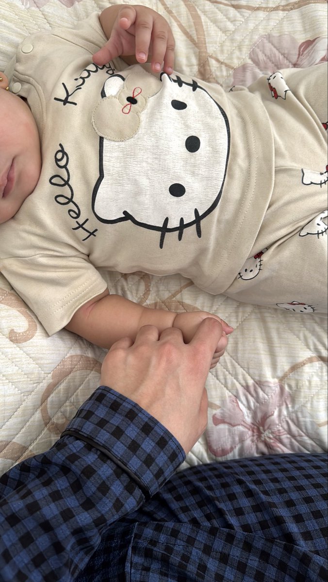 i7kllii's tweet photo. hello kitty ♡♡ https://t.co/ETI3XNra5N