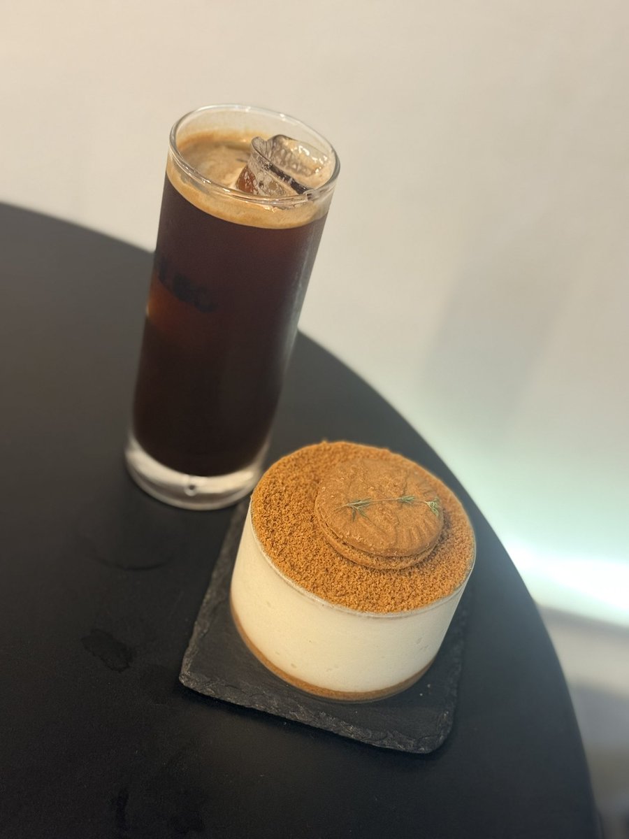 nailaurora's tweet photo. カフェに移動して
あまーーーーいのも食べたよ🤤 https://t.co/BNf0sNwmzU