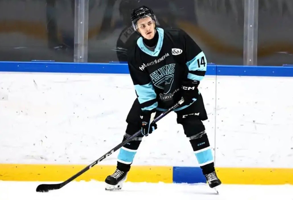 KiekkoVantaa's tweet photo. Leevi Koskinen lohipaitaan!đ„
Sopimusuutiseenđ: https://t.co/w4XBATVHGH
#KVantaa #Mestis #LohiMÀÀrÀÀ https://t.co/QMmpwuLwHU