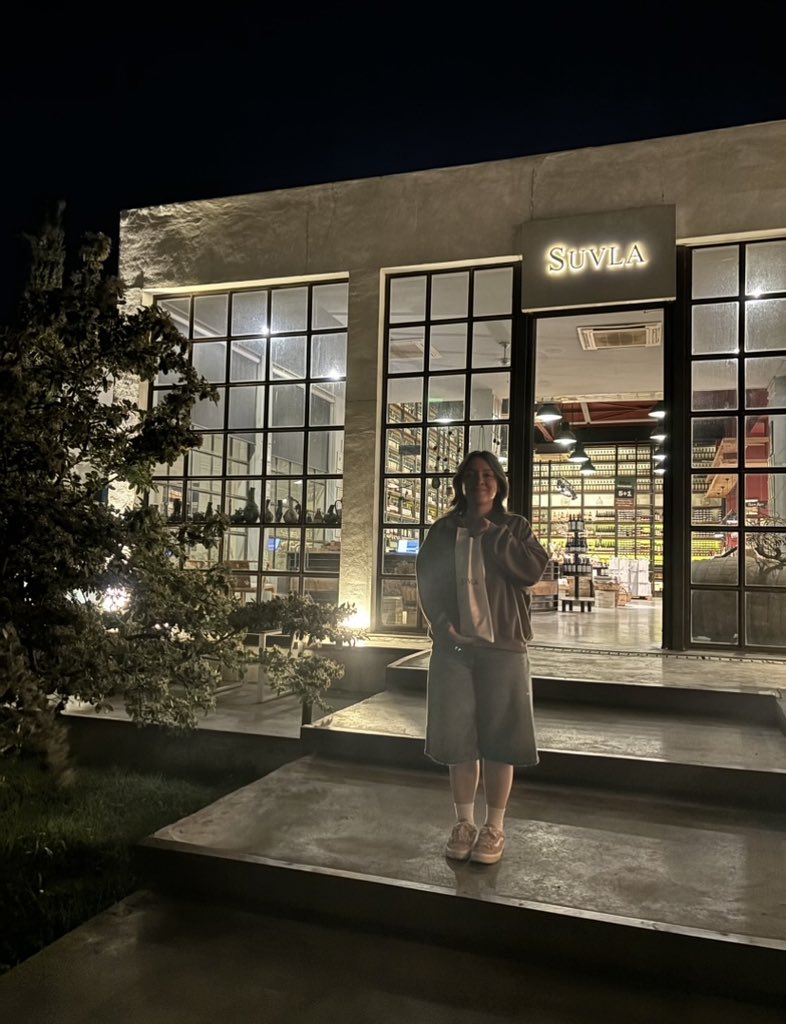 pelkimo's tweet photo. Ölene kadar şortoloncuyuz🤷🏻‍♀️ https://t.co/nIGHtj1goh