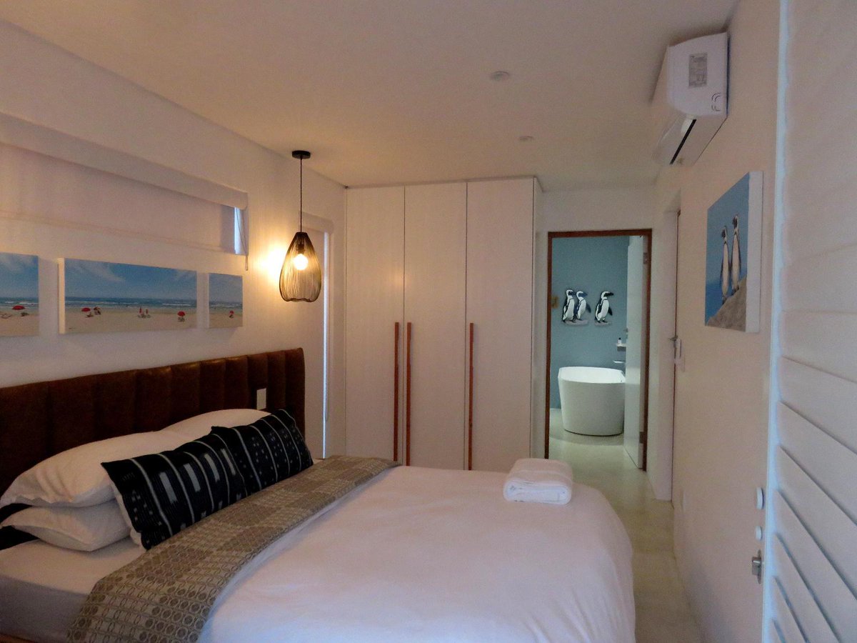 SleepingOUT_SA's tweet photo. Wake up to sea views and the sound of the waves at Troon Beach Cottage in Hermanus. Just a short walk to the Cliff Path, Grotto &amp; Voëlklip beaches, with restaurants and attractions nearby. 

Visit the Sleeping-OUT website for details.
https://t.co/rp2CS3XqzD

#SleepingOUT https://t.co/c8uOkiwpXb