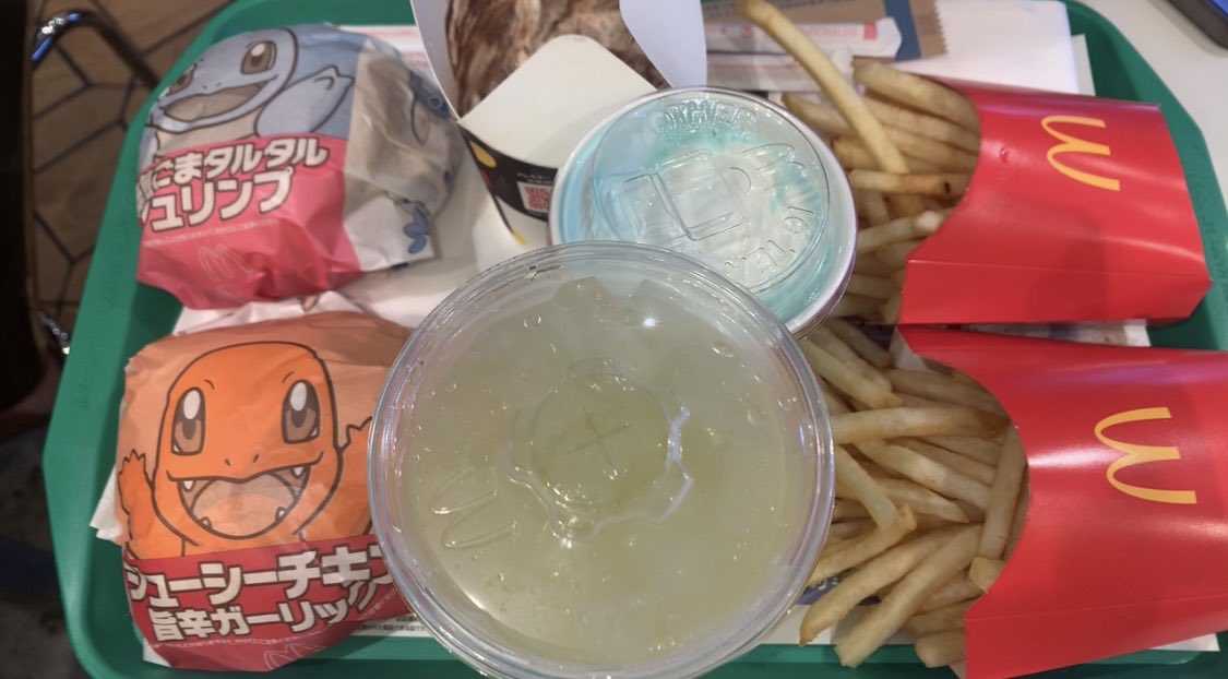 yuicha_no1's tweet photo. 夜ご飯はマック🍟
優衣ちゃんの声を聴き逃さないようにスピーカーの真下で食べた☺️前回はあんまり聴こえなかったから今日はちゃんと聴けて良かった☺️☺️金曜日だから氷結も買った！！飲むぞー！！ https://t.co/bipXGI9B7m