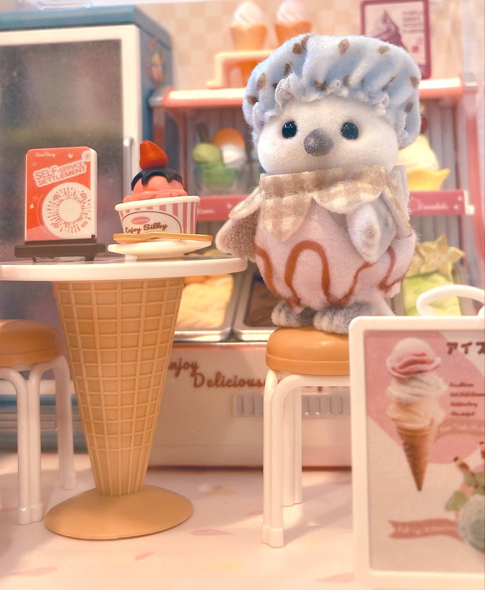 mozu0mozu's tweet photo. ミニチュアショップDIY
アイスクリームショップ🍨完成✨ https://t.co/WFdh96cz9o