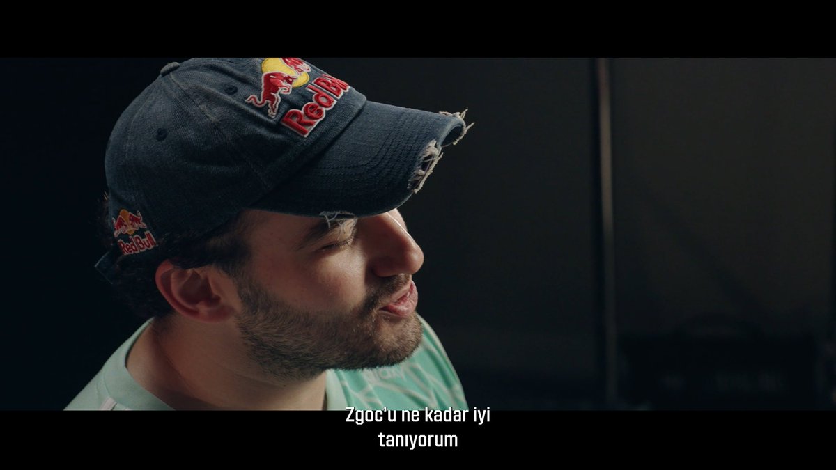 FUTesportsgg's tweet photo. Yediğimiz içtiğimiz ayrı olmayan agaparatorumla konu birbirimizi ne kadar tanıdığımıza gelince ortaya çıkan cevapların farklılık:

#EWC26 | #RISEABOVE https://t.co/jxwTBvN7CT