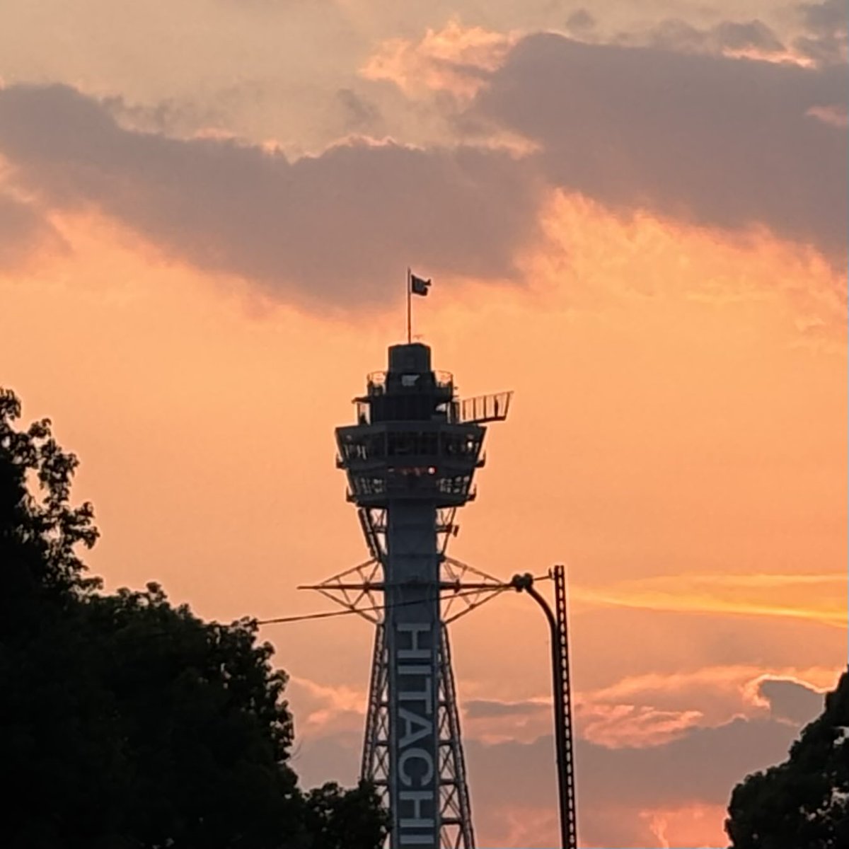 hiro_tamaX's tweet photo. むちゃくちゃ暑いけど夕日は綺麗ですね🌇

皆様、金曜日お疲れ様でした☺️✌️
良い華金ナイトを🤗

#天王寺 #通天閣 #OSAKA https://t.co/tnk338r3pp