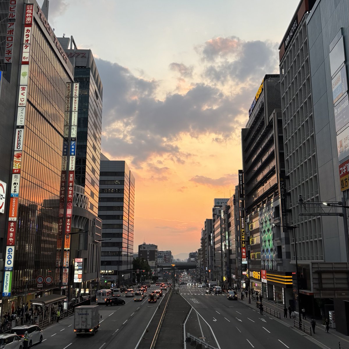 hiro_tamaX's tweet photo. むちゃくちゃ暑いけど夕日は綺麗ですね🌇

皆様、金曜日お疲れ様でした☺️✌️
良い華金ナイトを🤗

#天王寺 #通天閣 #OSAKA https://t.co/tnk338r3pp